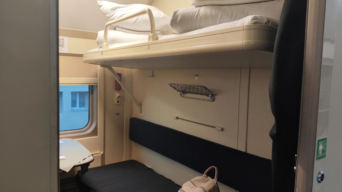 «Я больше не проводник, могу говорить правду»: что скрывают поезда дальнего следования — вы даже не догадываетесь