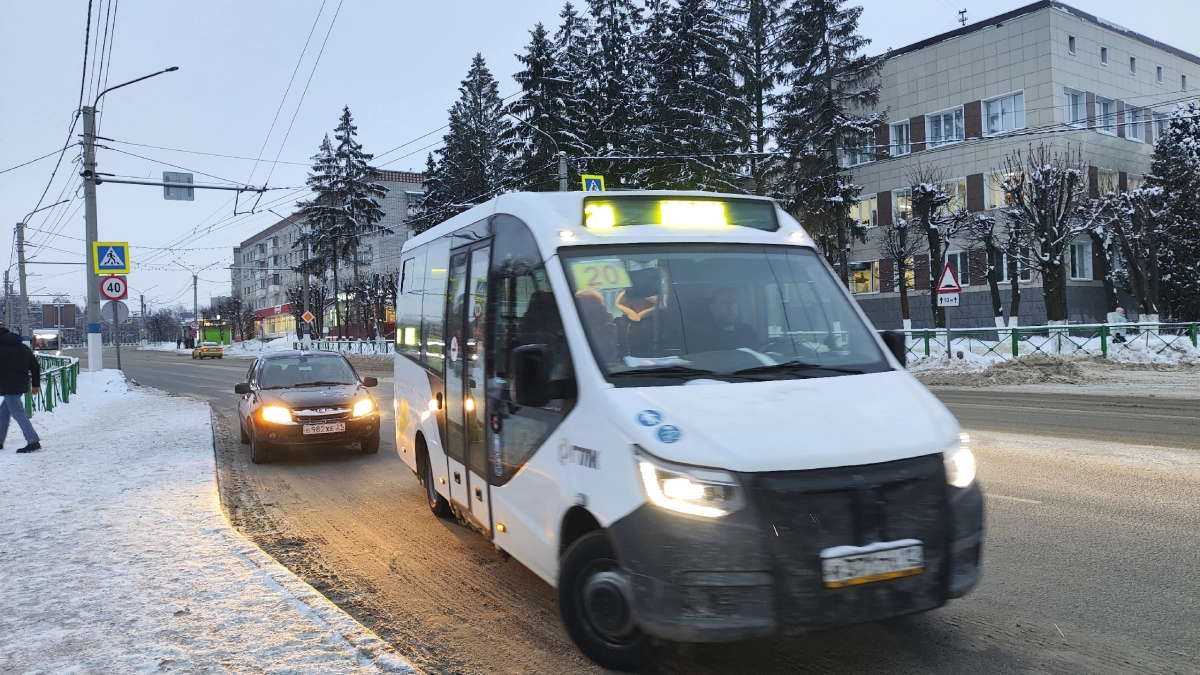 Пропустить или проехать: обязаны ли водители уступать дорогу маршруткам у остановки