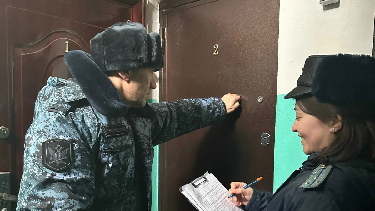 Жительница Горномарийского района влезла в детскую кроватку и прикинулась ветошью, чтобы не платить алименты дочери