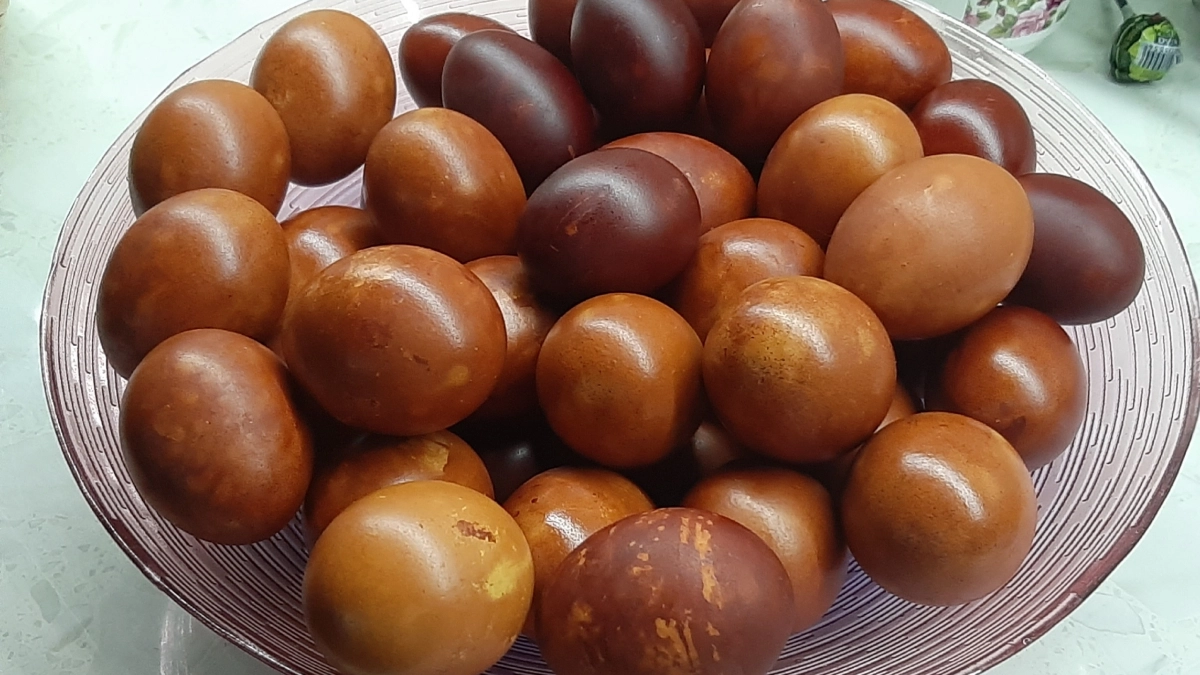 Не выбрасывайте яичную скорлупу после Пасхи: 7 полезных применений для дачи