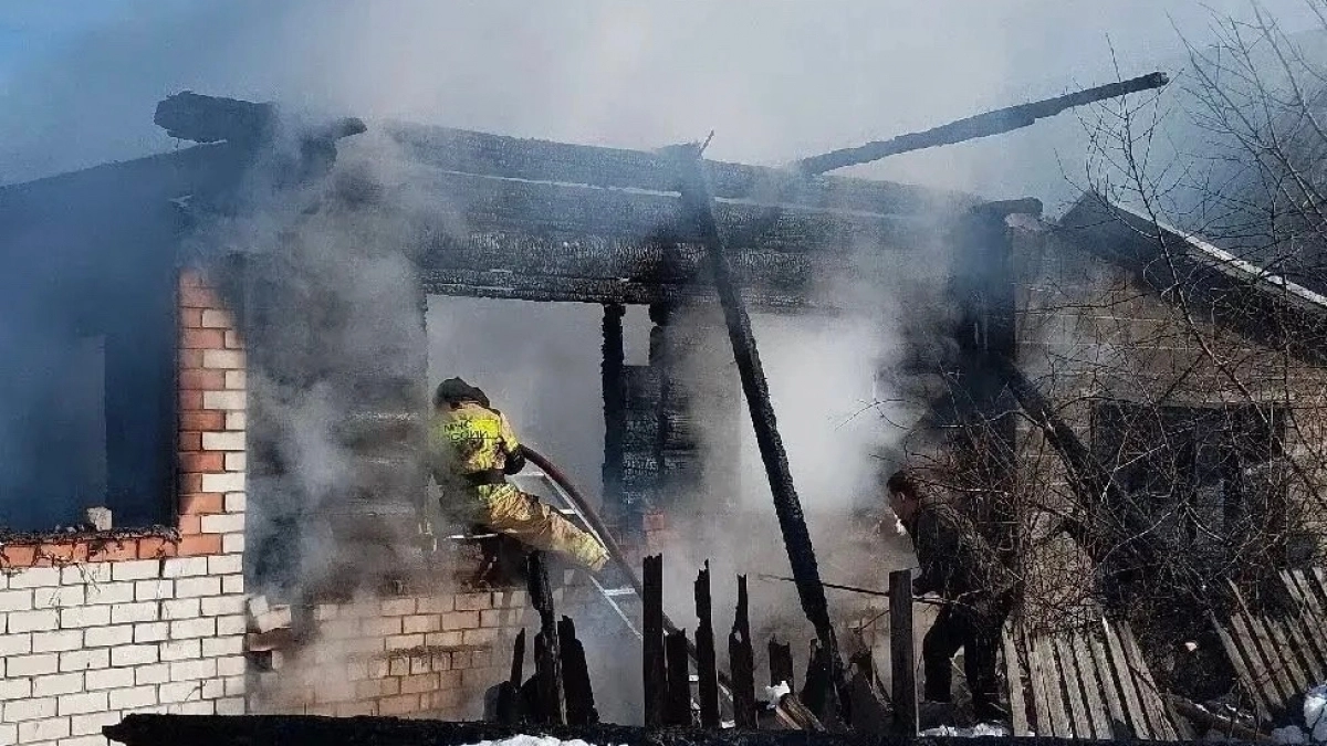 Бездыханное тело женщины нашли при тушении пожара в Горномарийском районе