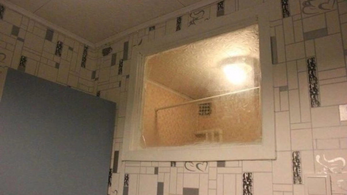 Зачем в хрущевках делали окно между ванной и кухней: причина глужбе, чем кажется сначала