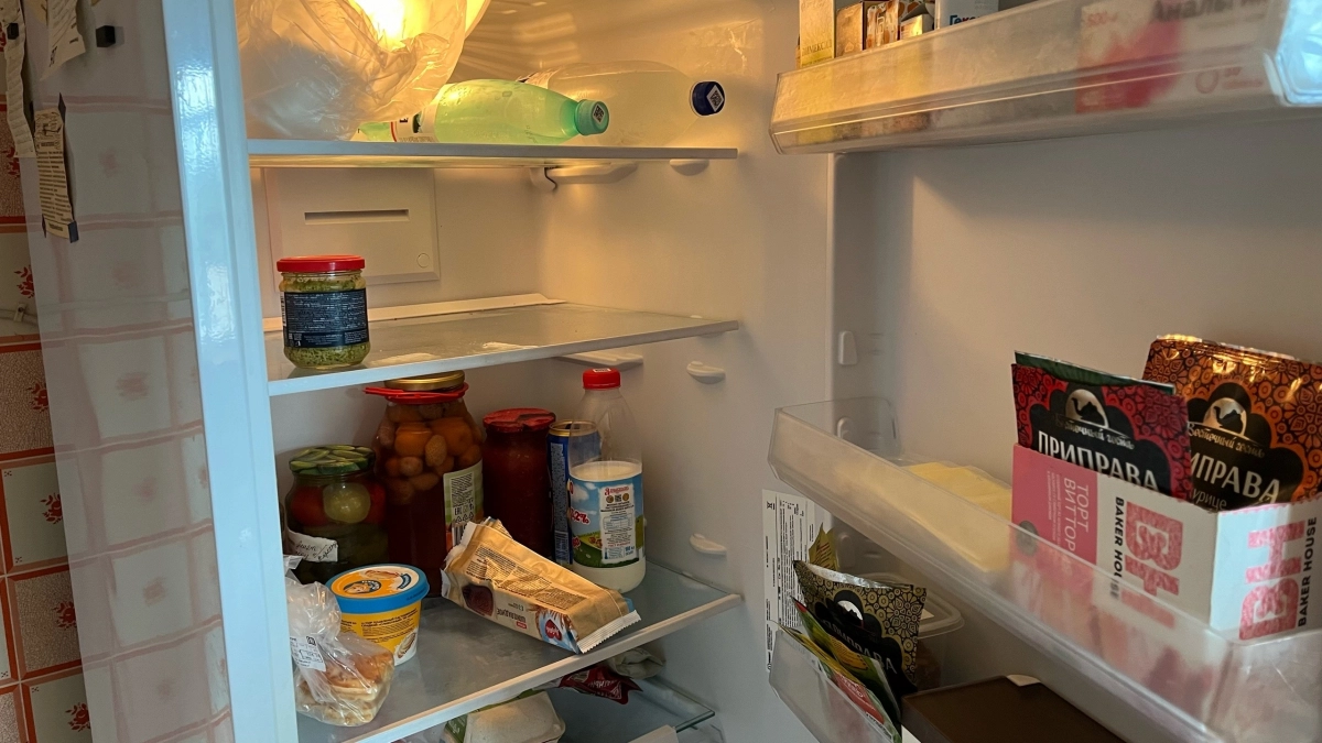 Забыла про парикмахера: простая маска из холодильника восстановила волосы за 200 рублей