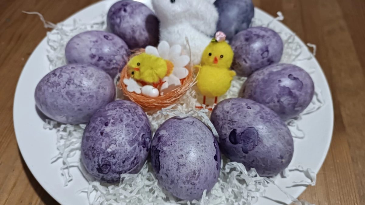 Яйца как из сказки: 5 натуральных способов окрашивания к Пасхе — гости не поверят, что это без химии