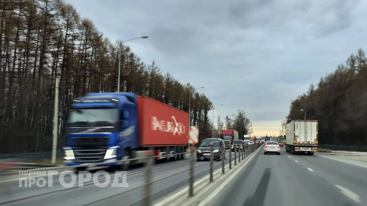 Мужчина погиб в жесткой аварии с грузовиком и микроавтобусом на одной из трасс Марий Эл