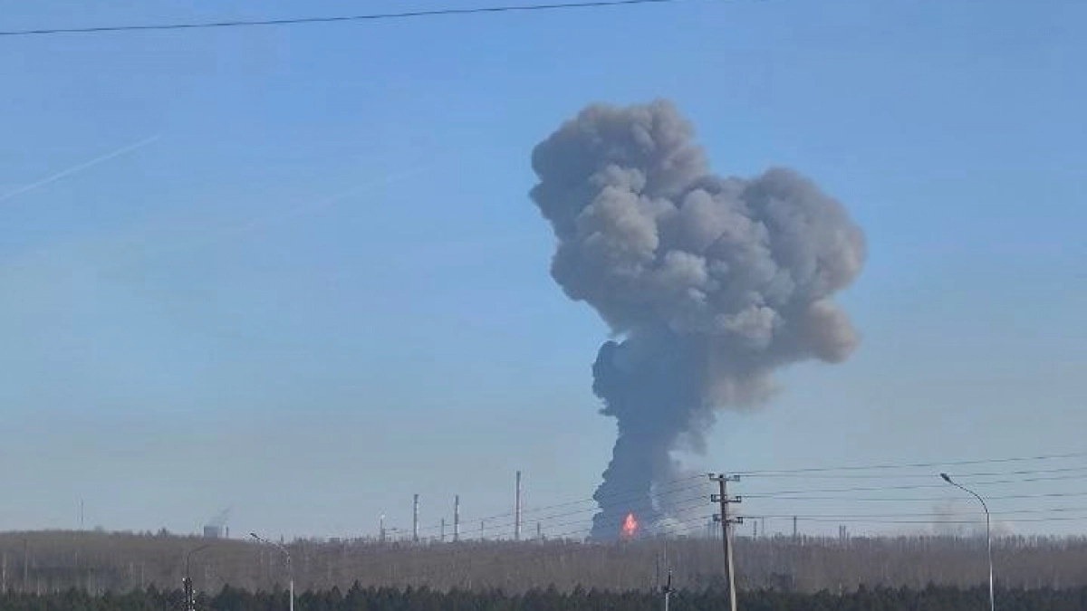 Взрыв прогремел на химзаводе в соседнем Татарстане: есть пострадавшие