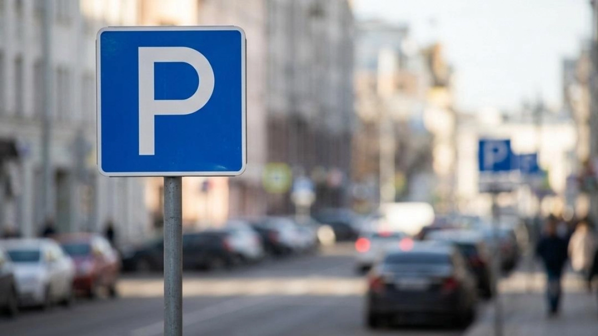 На Кремлевской улице расширят парковку для инвалидов у дома №19