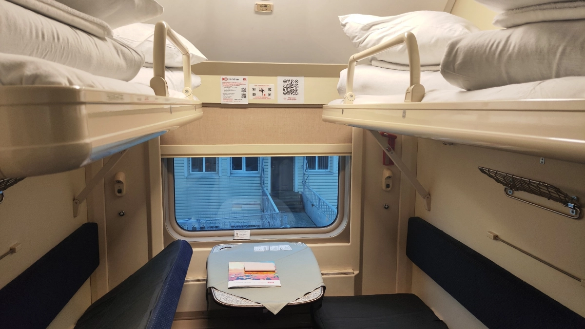 Пассажиры верхних полок ликуют: теперь они могут сидеть внизу — но есть нюанс