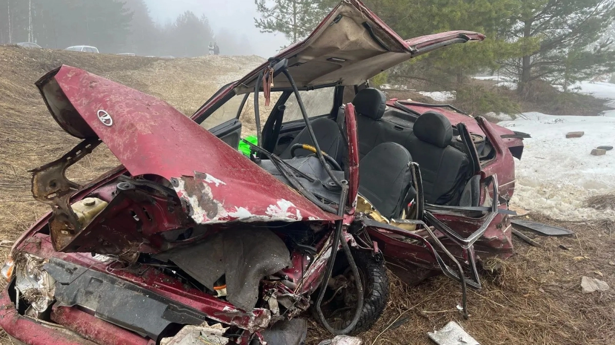 Один человек погиб, взрослый и ребёнок в больнице: Лада и ВАЗ не поделили дорогу в Моркинском районе