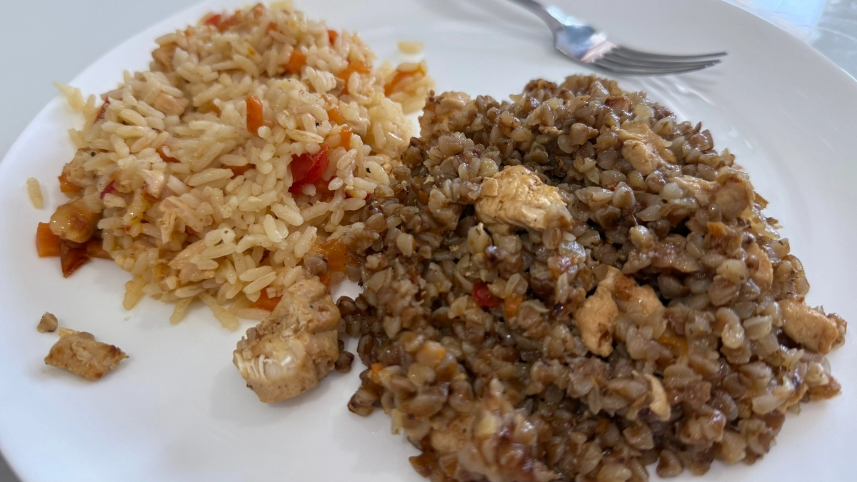 Не варите крупу каждый день: замораживайте её горячей — вот почему это работает