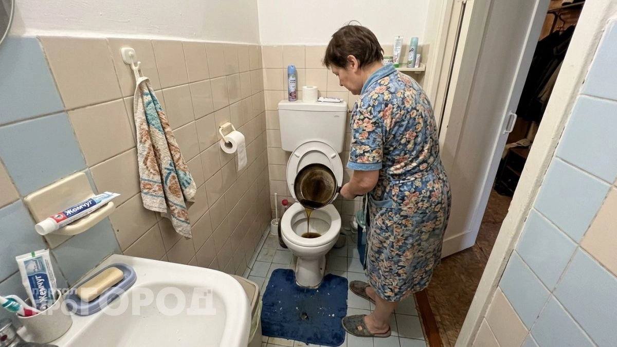 Можно ли выливать масло из сковороды в унитаз: вы годами делали неправильно