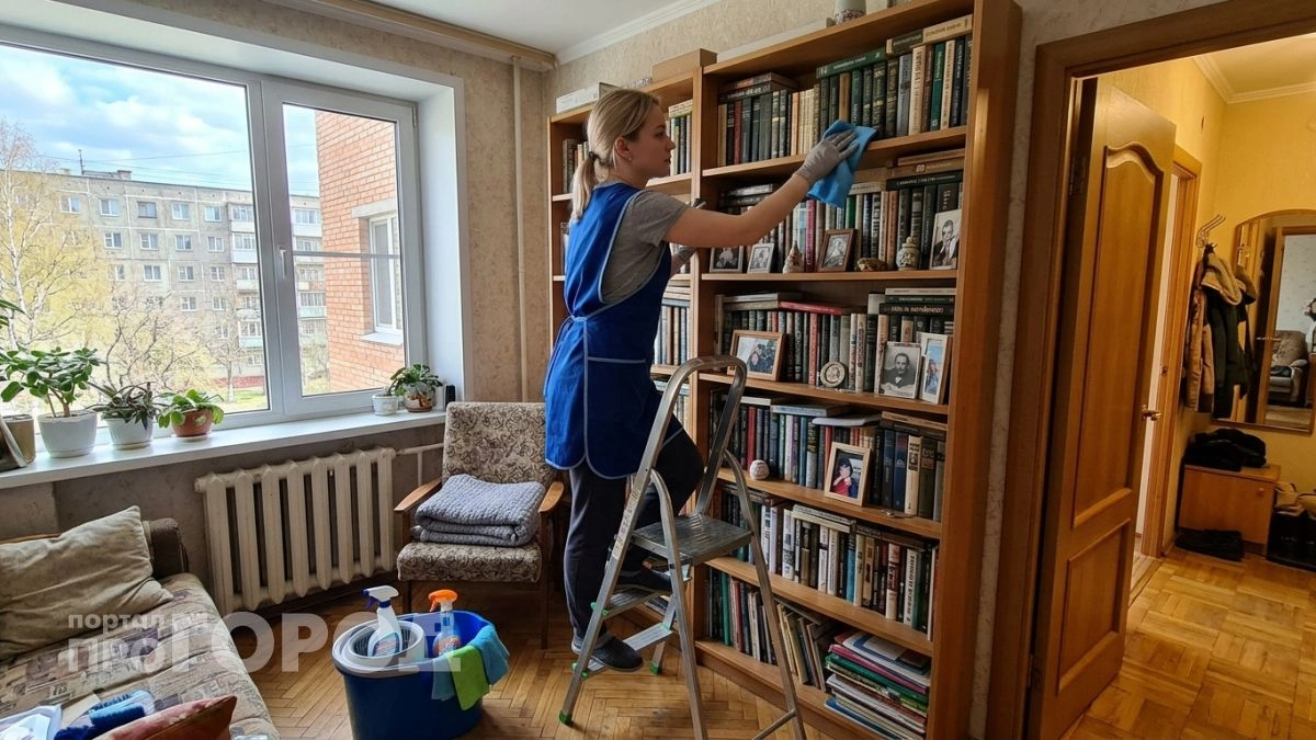 Бабушкины стенки не выбрасываем: знающие люди скупают старую мебель и вот почему