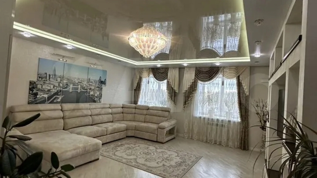 Личное джакузи и три огромных комнаты: шикарную квартиру сдают в Йошкар-Оле по цене столичного люкса - что внутри