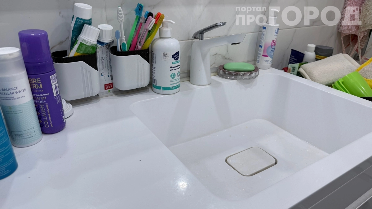 Гости чувствуют этот запах с порога, а вы не замечаете: что портит воздух в доме