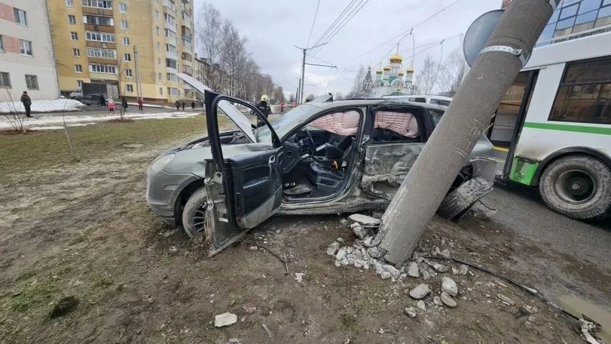 СК взялся за аварию с Porsche в Йошкар-Оле, в которой пострадали шесть человек