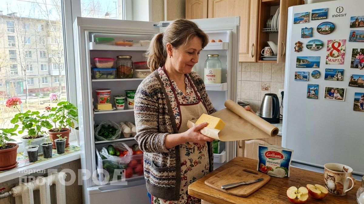 Хватит портить сыр пищевой пленкой: узнайте правильный способ хранения, чтобы он оставался свежим неделями