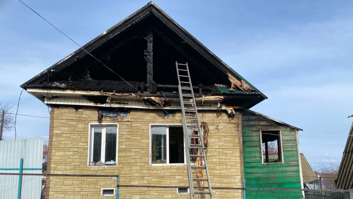 Проблемная проводка подожгла дом в Горномарийском районе
