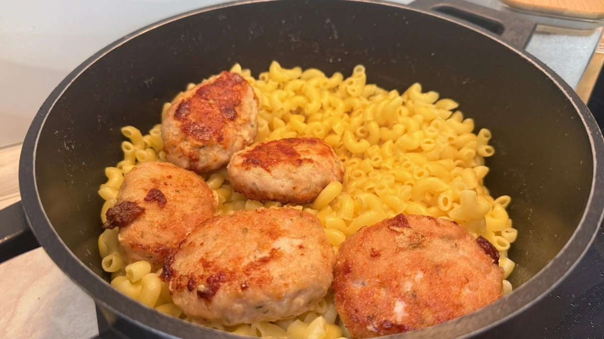 В какой момент надо солить воду для макарон: запомните раз и навсегда