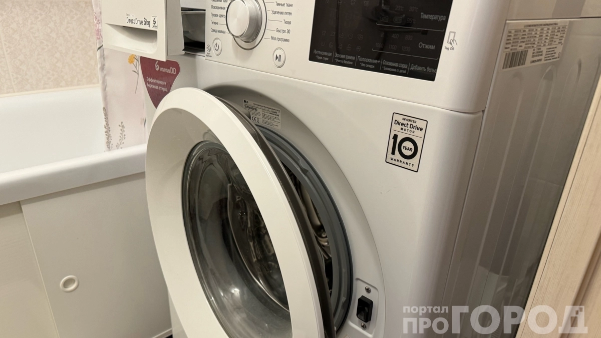 Раз и навсегда решила проблему со стиралкой: 5 причин, из‑за которых техника «убегает» из ванной — забудьте про мастера