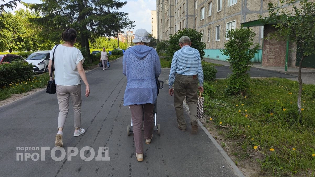 Зачислят сразу на карту: Соцфонд ошарашил новостью о новой выплате для семей с детьми