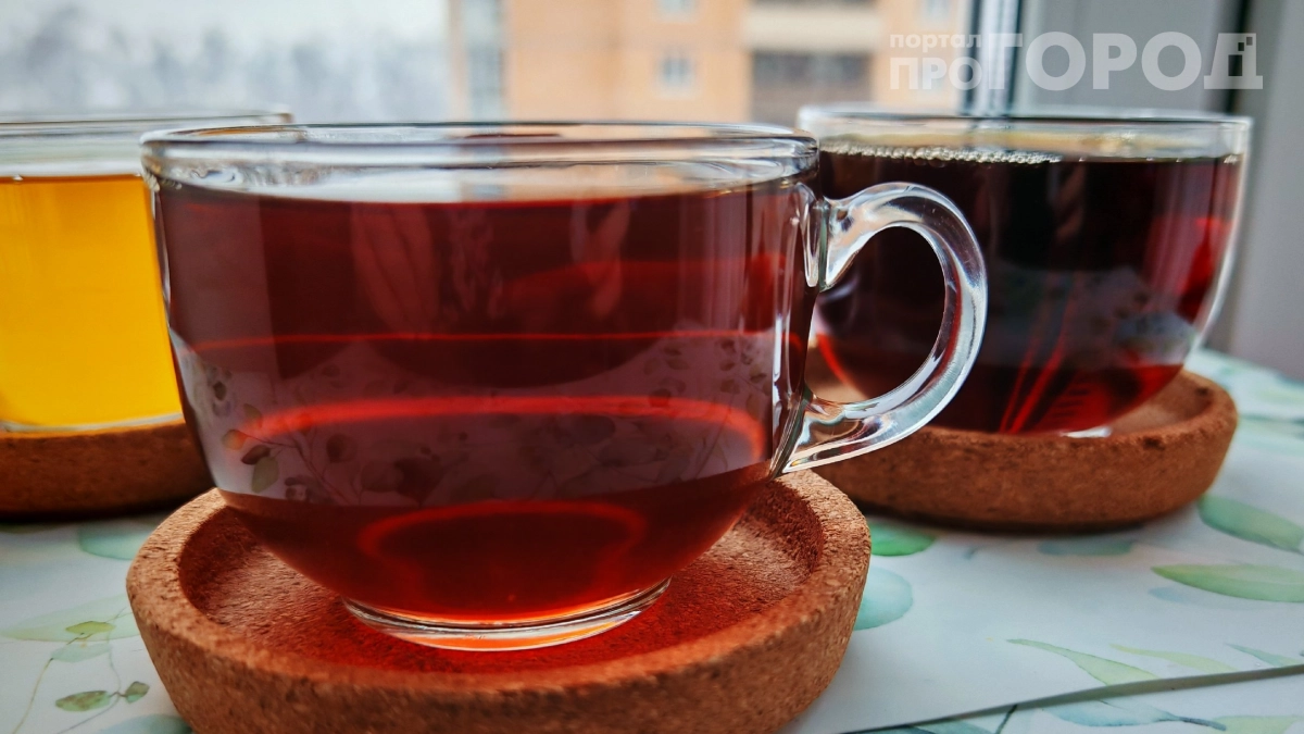 Чай в пакетиках на работу больше не беру: вот что использую вместо них — настоящий чай за пару минут