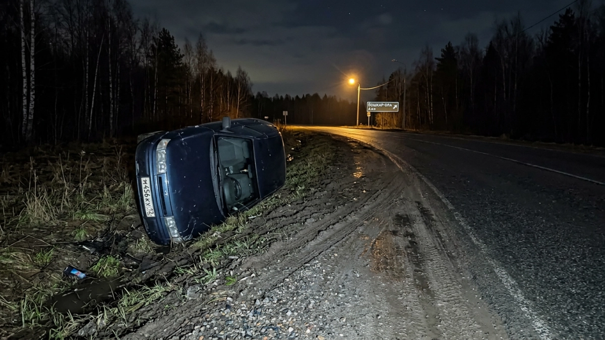 ВАЗ-2110 опрокинулся в кювет на подъезде к Йошкар-Оле ночью