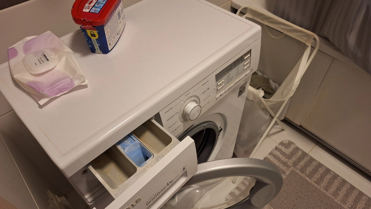 Капнула и протерла – стирать вещи в стиралке больше не модно: вот как россияне делают теперь