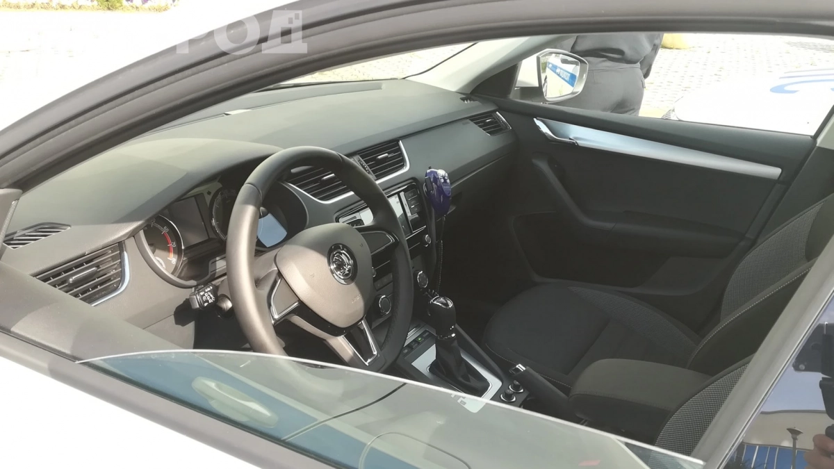 Втыкаю шприц прямо в сиденье авто каждый апрель: странный, но рабочий лайфхак — вот что делают умные водители