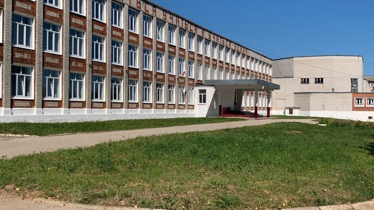 Дорогу возле школы Козьмодемьянска, усыпанную 5-сантиметровыми ямами, отремонтируют через суд