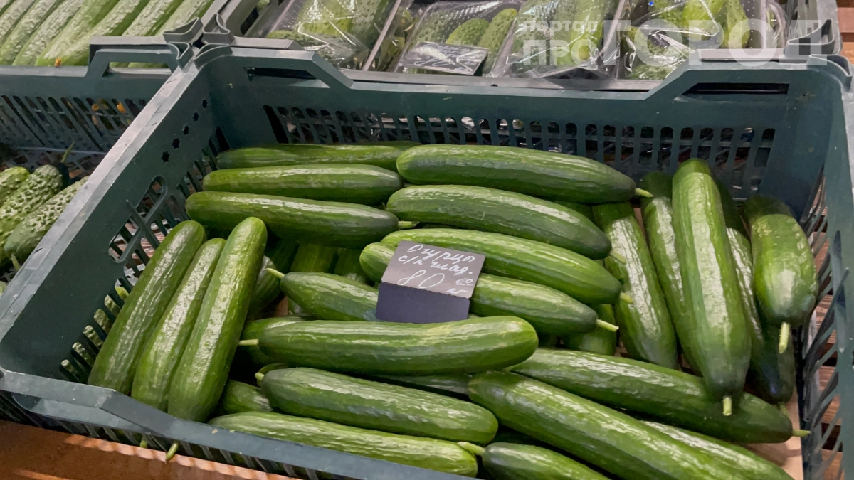 Ученые поставили точку: можно ли есть огурцы с кожурой — что нашли на поверхности овощей