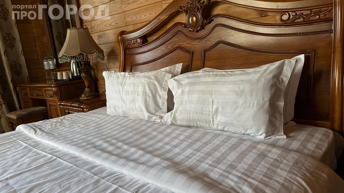 Подушка больше не пахнет потом мужа и вот почему: за 40 минут возвращаю ей свежесть — и экономлю на новой