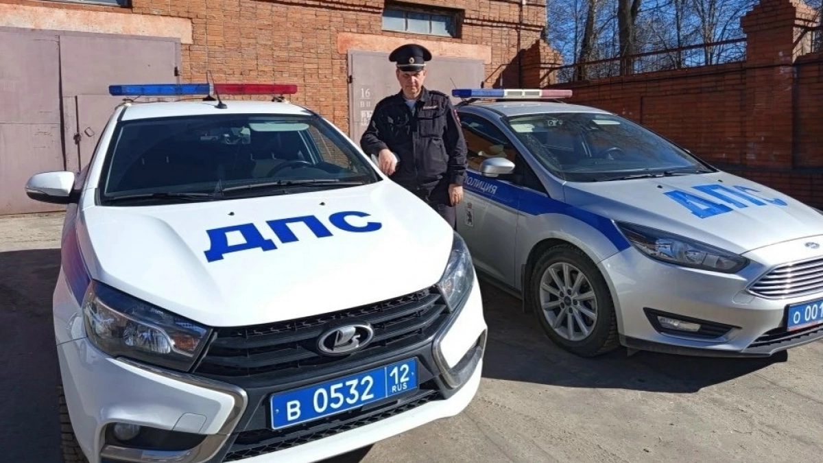 Дорожный полицейский спас беременную женщину, домчав ее до больницы