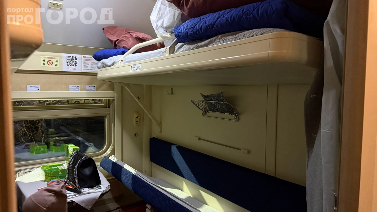 Разбудили ночью и выгнали с полки: что происходит, когда пассажиры самовольно меняют места в поезде