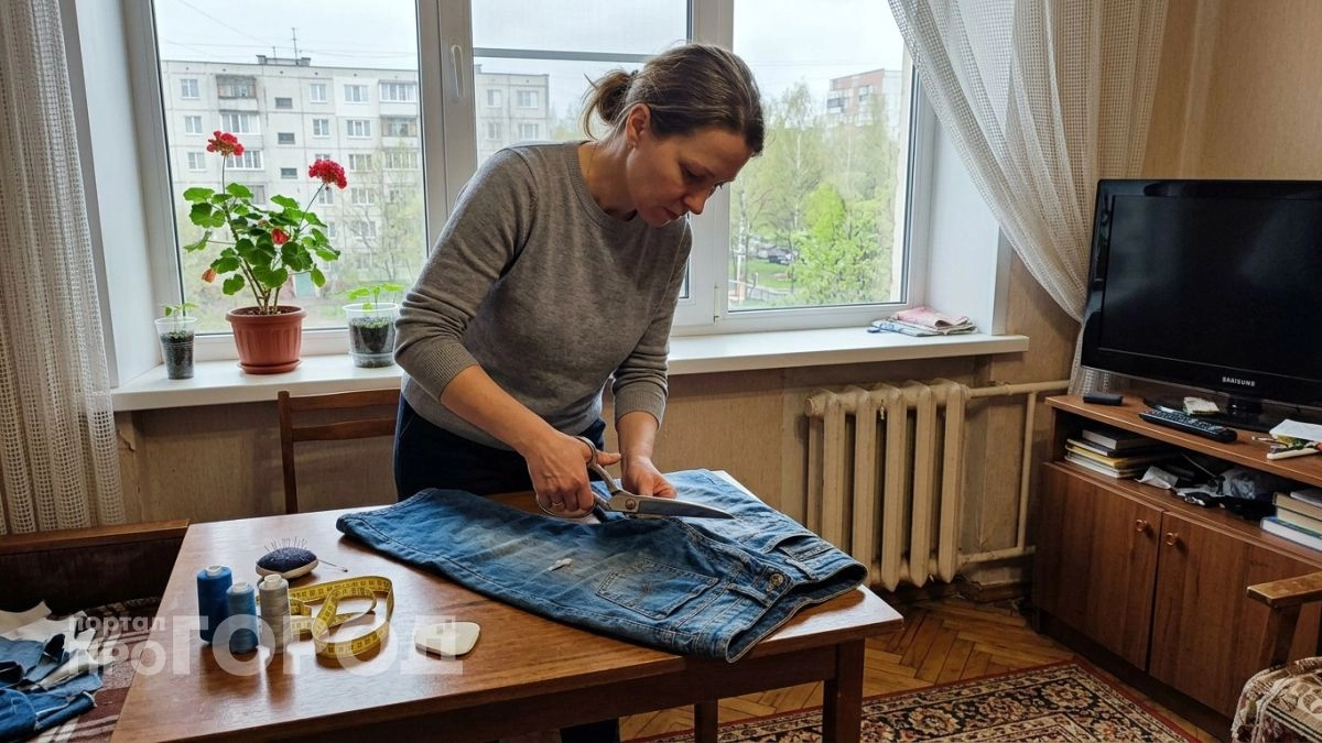 Старые джинсы не выбрасываем: дизайнер показал, как сделать из них аксессуар, который в магазинах стоит несколько тысяч