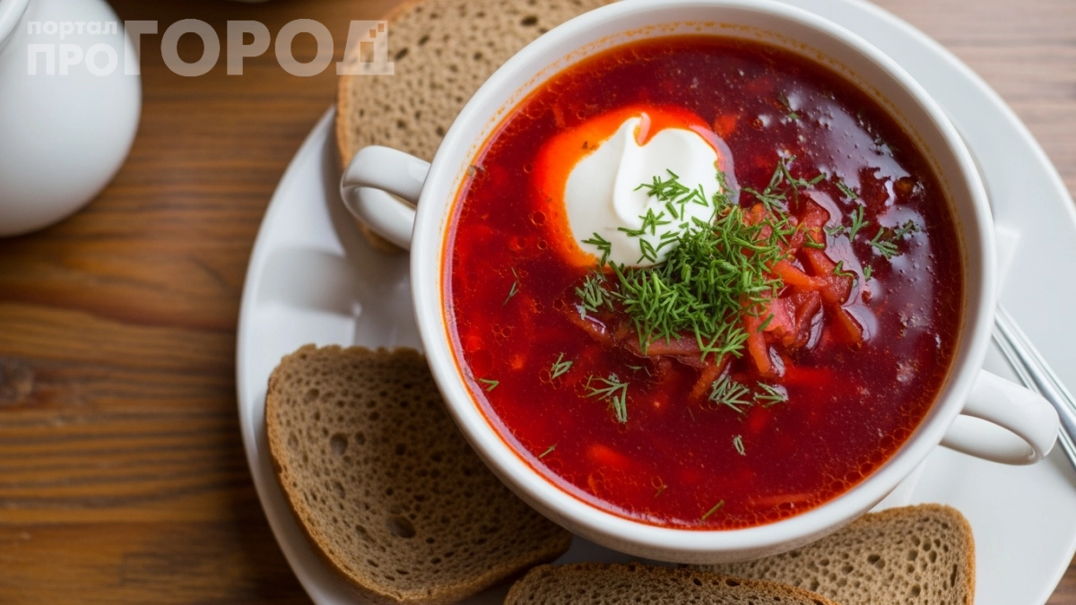 Две ложки — и борщ как у бабушки в деревне: раскрыт секретный ингредиент, который понравится даже свекрови 