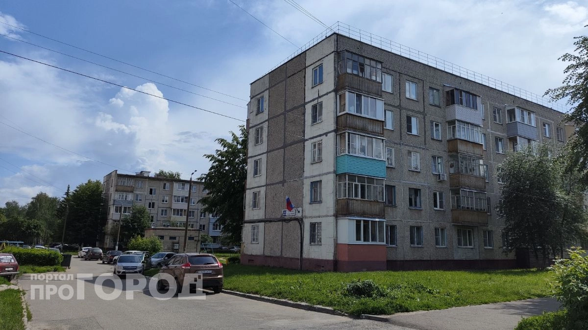 Дело совсем не в экономии: почему в хрущевках на первых этажах не было балконов