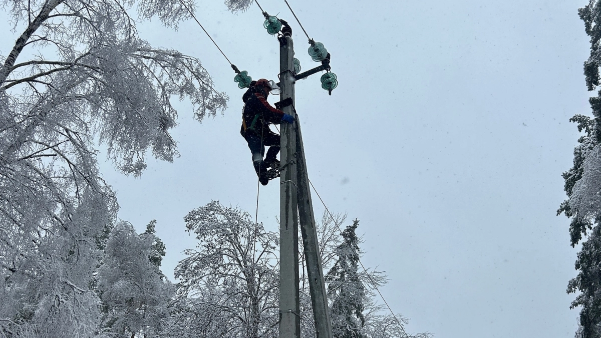 Во все населенные пункты Марий Эл вернули электричество после вчерашнего ледяного дождя