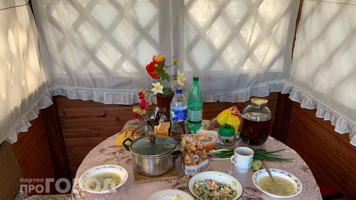 Доставайте старые шторы из бабушкиного сундука: из них получится шедевр для окна — лайфхак сэкономит тысячи рублей