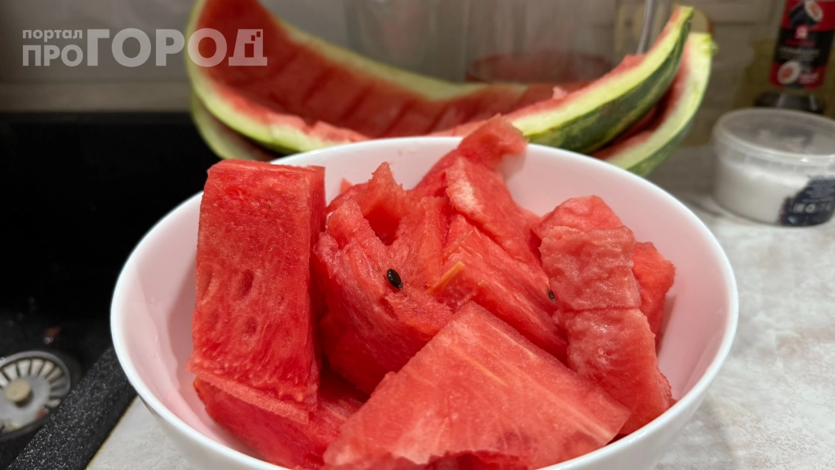 Врачи поставили точку: можно ли есть «глянцевый» арбуз — три детали, которые выдают вредную ягоду