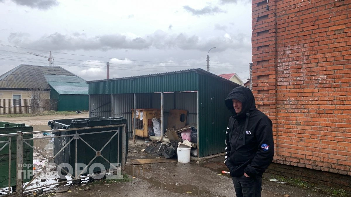 Мусор летает по всему двору, сборище выпивох: жители улицы Тельмана борются за чистоту и безопасность