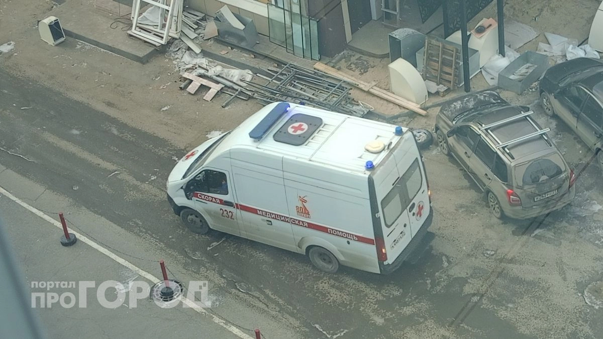 Семилетний мальчик выехал на дорогу из-за припаркованных машин в Знаменском