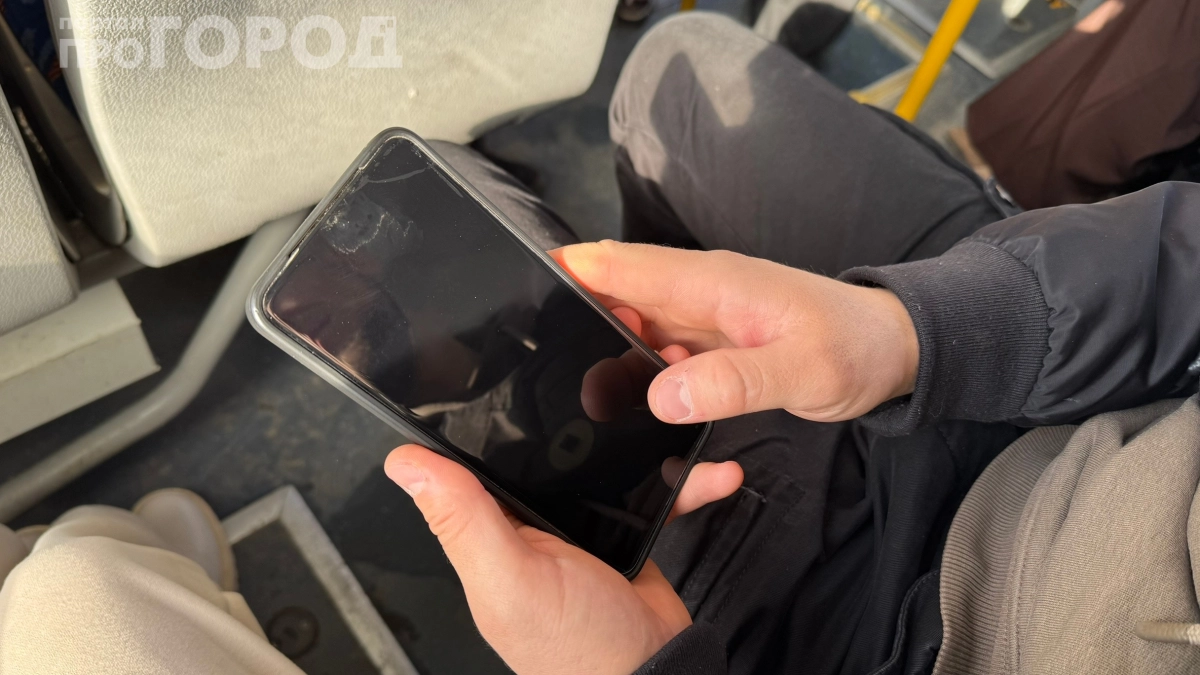 Россиянам старше 60 лет запретят принимать такие звонки: кому и зачем хотят ограничить связь