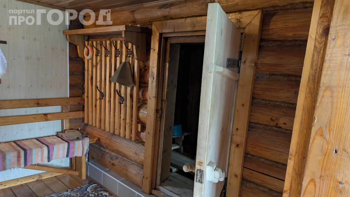 У соседа пол в бане сгнил за 3 года — а у меня стоит уже 20 лет: вот секрет, который сохранит доски на полвека