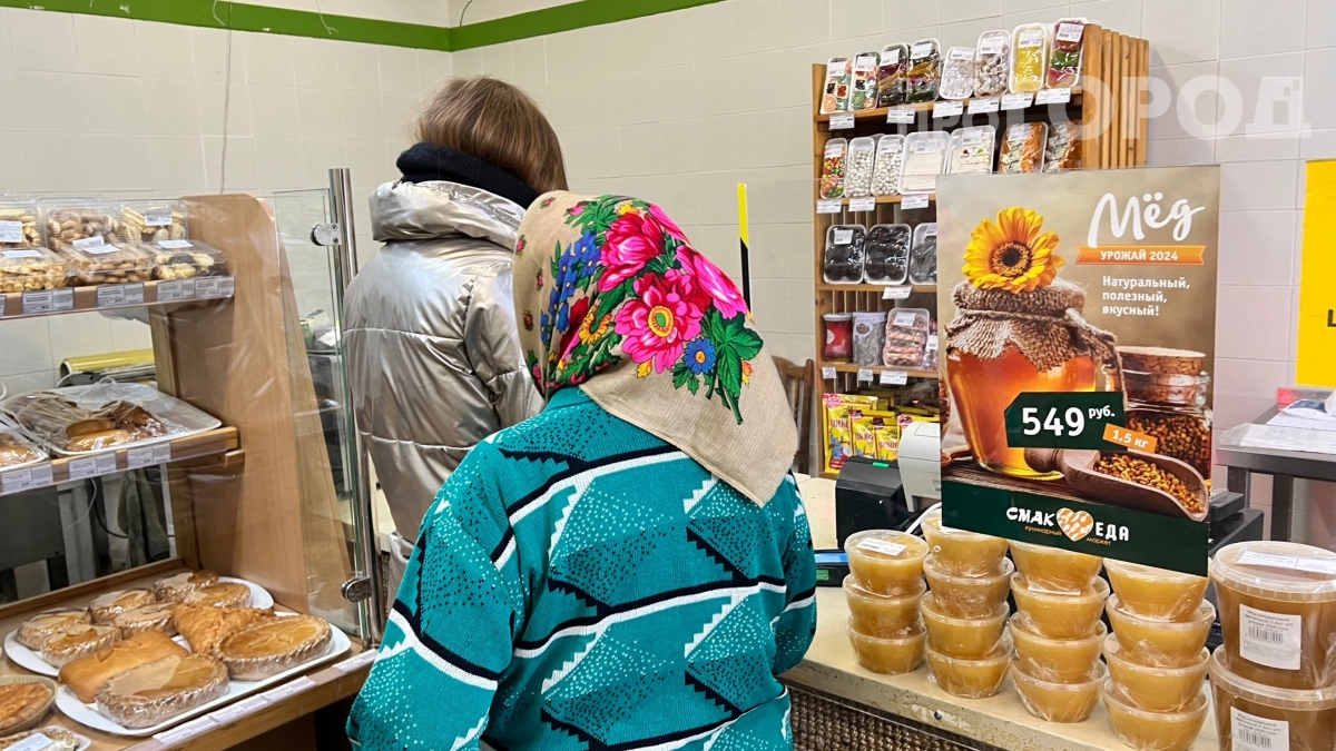 Бабушкин платок пылился в сундуке 50 лет — а теперь стал хитом гардероба: вот как это сделать