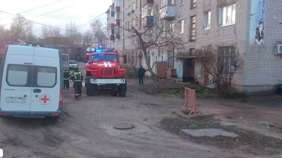 Житель Волжска проснулся в дыму: как МЧС спасали людей из дымовой ловушки