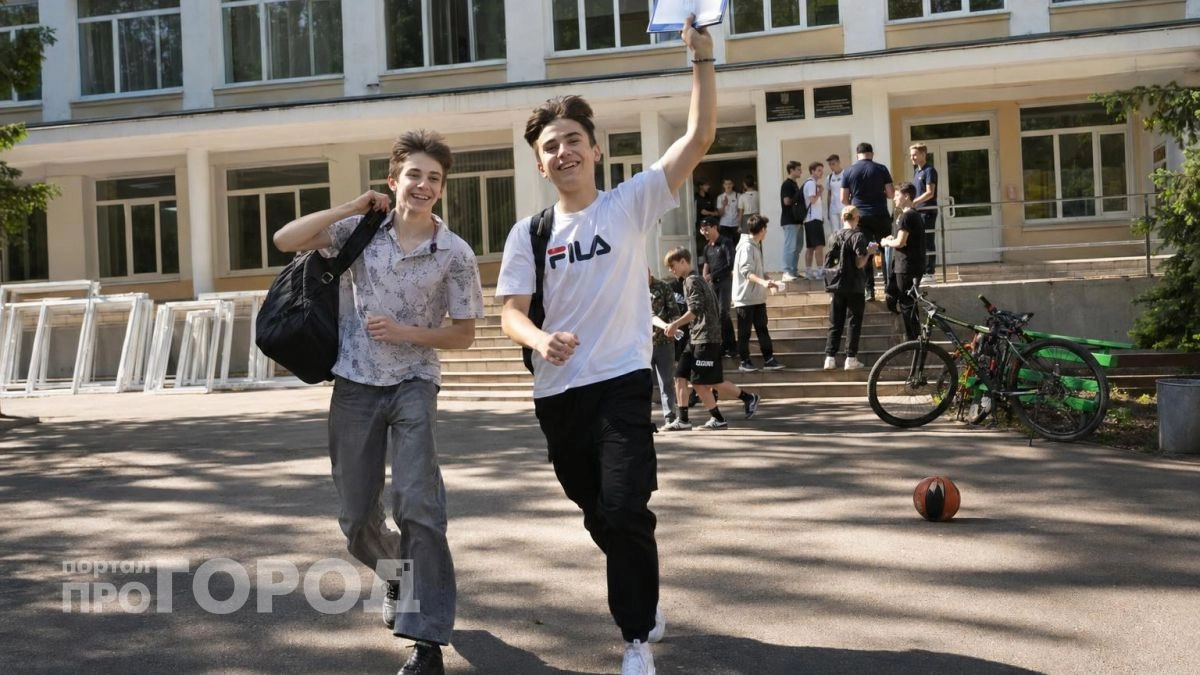 Новый график летних каникул обнародовали в Минпросвещения: родители схватились за сердце