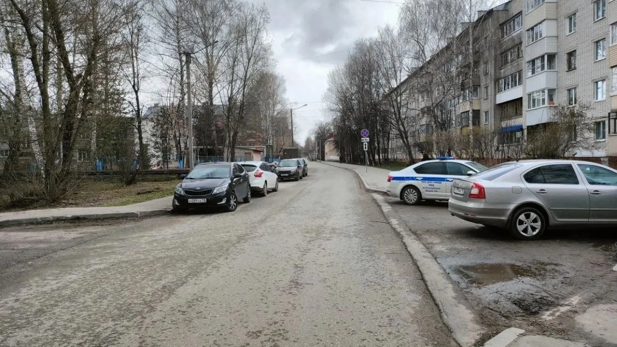 10-летнего мальчика увезли в больницу после того как его сшибла легковушка в Йошкар-Оле