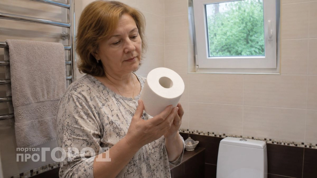 Можно ли выбрасывать туалетную бумагу в унитаз: точный ответ опытного сантехника