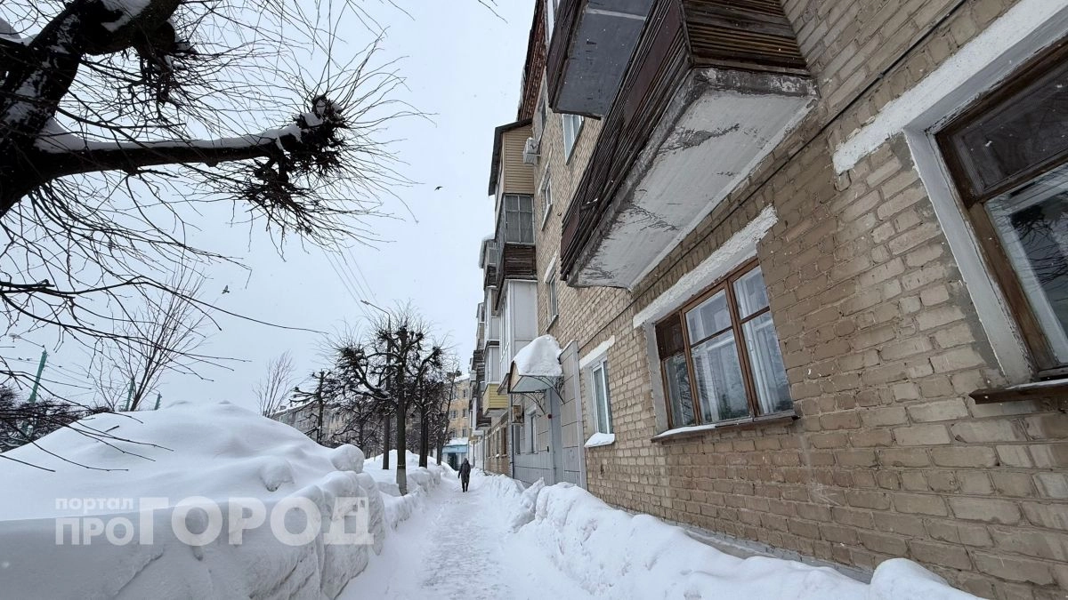 За заваленные снегом зимой подъезды и крыши в Руэме наказали управляющего УК