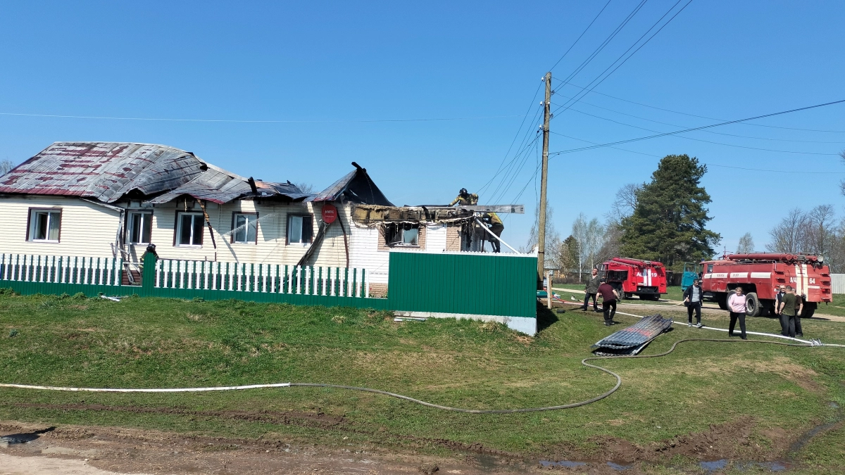 Жители Параньгинского района помогли потушить горящий дом